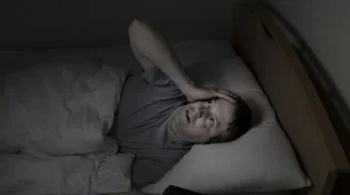 נדודי שינה? רופא פירסם טריק חדש