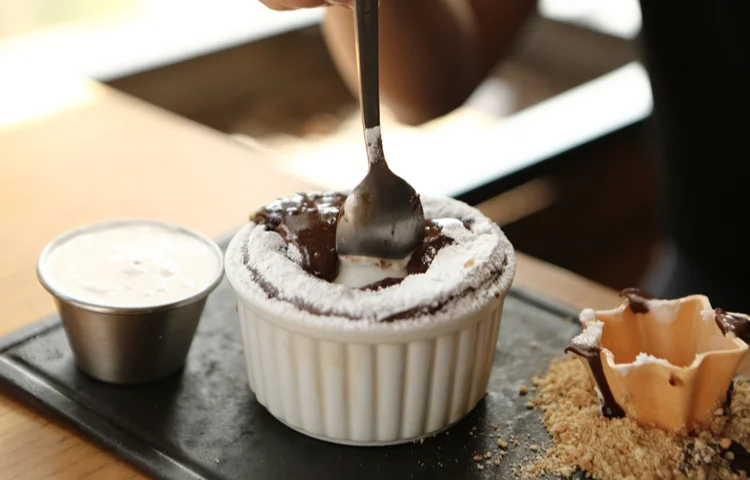 שאלה: האם מותר לחמם בשבת עוגת סופלה? שאלה: האם מותר לחמם בשבת עוגת סופלה?