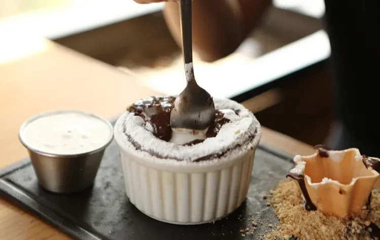 שאלה: האם מותר לחמם בשבת עוגת סופלה? שאלה: האם מותר לחמם בשבת עוגת סופלה?