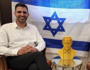 מפתיע: ליברמן נזף בח"כ הדתי "לא תעשה לך פסל" מפתיע: ליברמן נזף בח"כ הדתי "לא תעשה לך פסל"