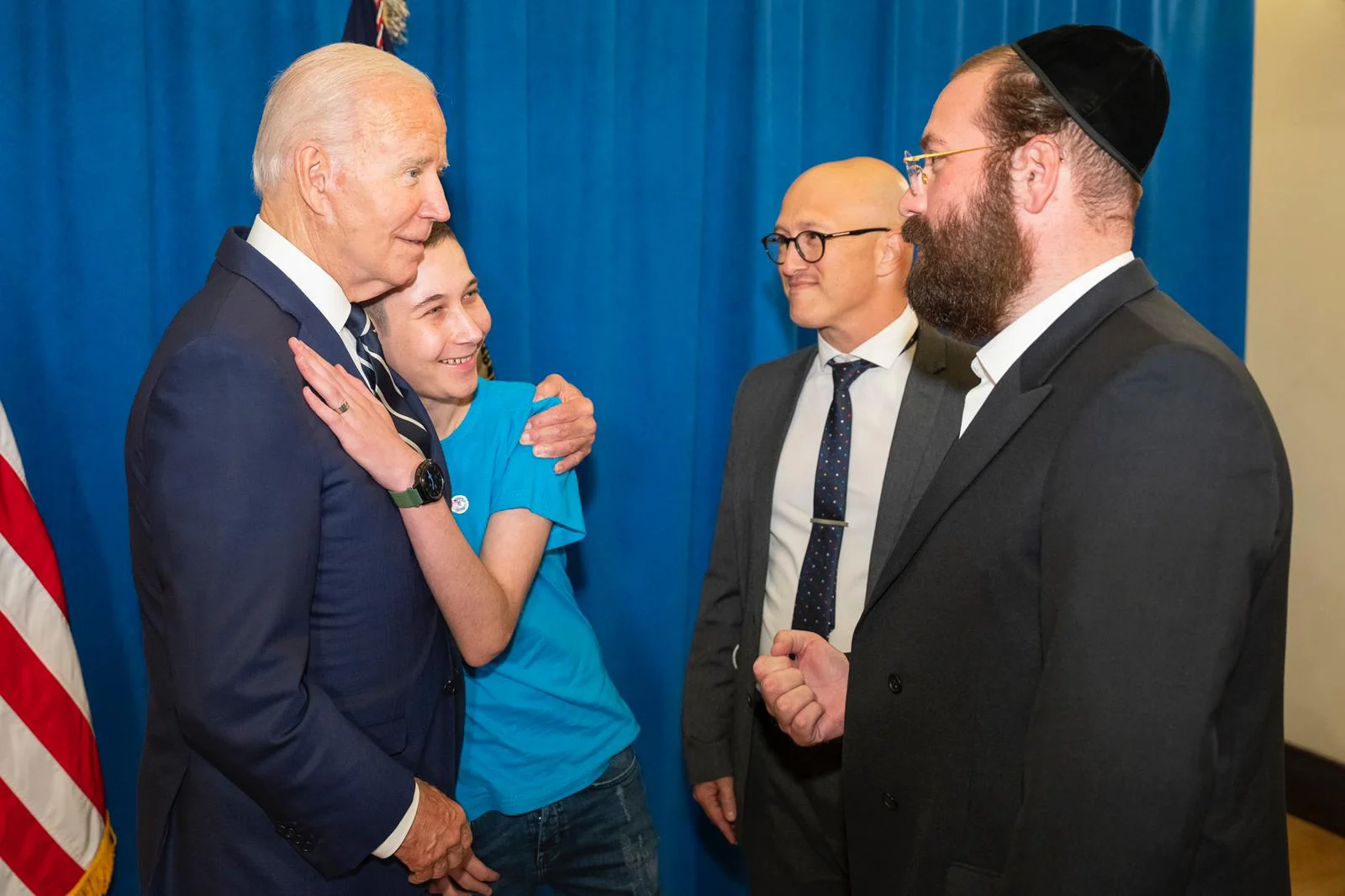 "את הסרטן ננצח רק עם אהבה": הנשיא ביידן נפגש עם ילד חולה