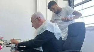 סערה בתקשורת: ביבי נתניהו מסתפר בתשעת הימים