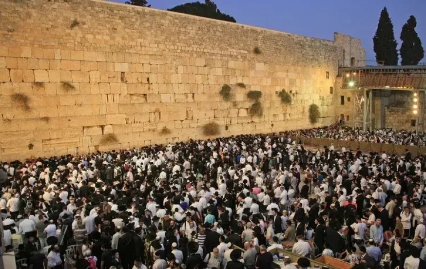 אדון הסליחות: לראשונה 14 מעמדי סליחות יתקיימו בכותל המערבי 