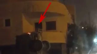 צפו: הרכב הצבאי התהפך בלב הכפר הערבי
