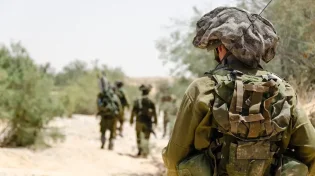נעצרו חשודים בזריקת בקבוקי תבערה אל עבר כוחות הביטחון 