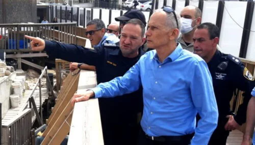 מקומם: השר בר לב לא מגנה את תקיפת החרדים בת"א מקומם: השר בר לב לא מגנה את תקיפת החרדים בת"א