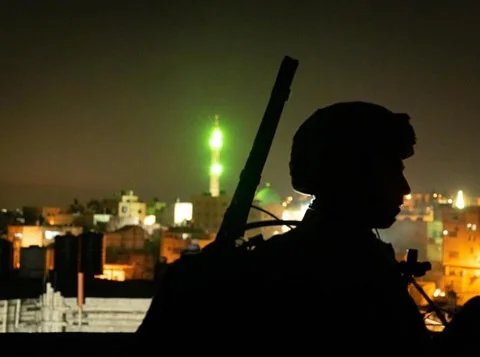 הלילה: מחבל התנפל על חייל, תקף אותו בפטיש - וחוסל 