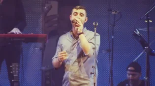 קידוש ה': הזמר ישי ריבו הודה לה' בטקס פרסי אקו"ם 
