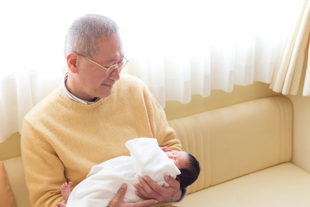 יוזמה מוזרה או מבורכת? בית אבות ביפן החליט 'להעסיק' תינוקות יוזמה מוזרה או מבורכת? בית אבות ביפן החליט 'להעסיק' תינוקות