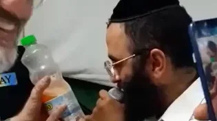 הסלסול הכי ארוך ששמעתם: רשימת רכיבים על בקבוק שתייה