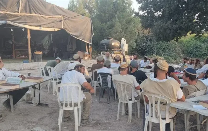 מפקדים אוסרים על חיילים דתיים להתפלל עם מתנחלים בחומש&nbsp;