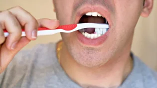 האם מותר לצחצח שיניים ביום כיפור?