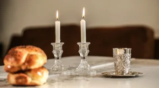האם מדליקים נרות בכיפור?