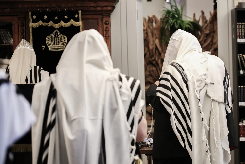 האם צריך טלית בערב יום כיפור? האם מתעטפים בטלית בערב כיפור?