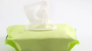 האם מותר להשתמש במגבונים לחים ביום כיפור?