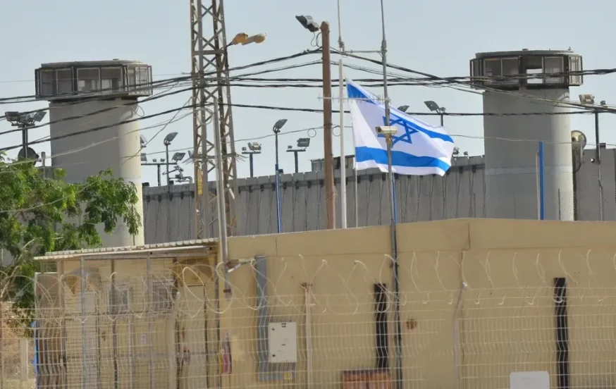 דקירה בכלא רמון: פיגוע בכלא רמון דקירה בכלא רמון: פיגוע בכלא רמון
