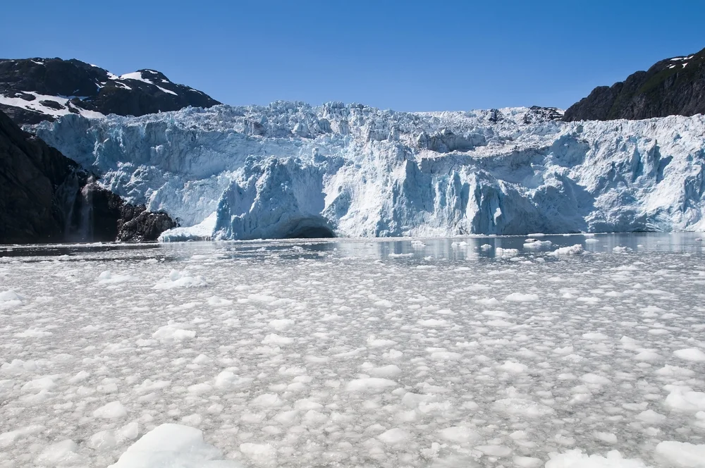 מחקר חדש חושף: מדף הקרח של פיין איילנד נמצא בסכנת התפרקות 