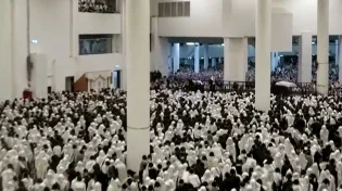 צאת יום כיפור בחסידות גור: אלפי חסידים נפרדים מהאדמו"ר