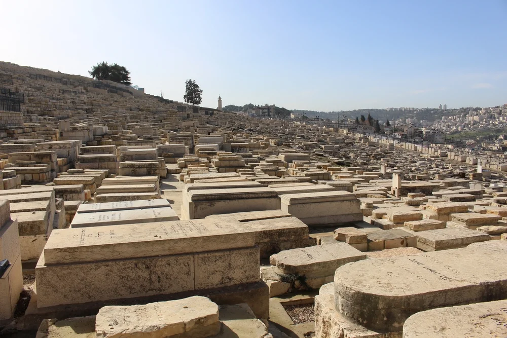 האם מותר לעלות לבית העלמין בחול המועד סוכות? עולים בסוכות האם מותר לעלות לבית העלמין בחול המועד סוכות? עולים בסוכות