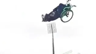 לא יאומן: אתגר עוצר נשימה על כיסא גלגלים