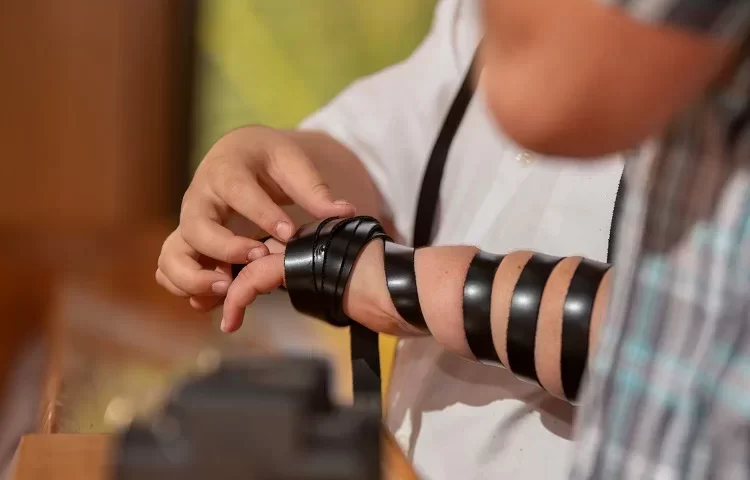 האם בחול המועד סוכות מניחים תפילין? האם בחול המועד סוכות מניחים תפילין?