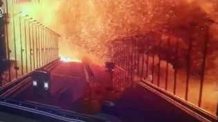 כמו בסרט: פיצוץ אדיר בגשר המוביל לשטח הרוסי באוקראינה