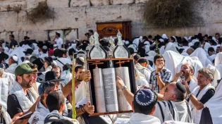 הידעת? על שום מה חוגגים את שמחת תורה?