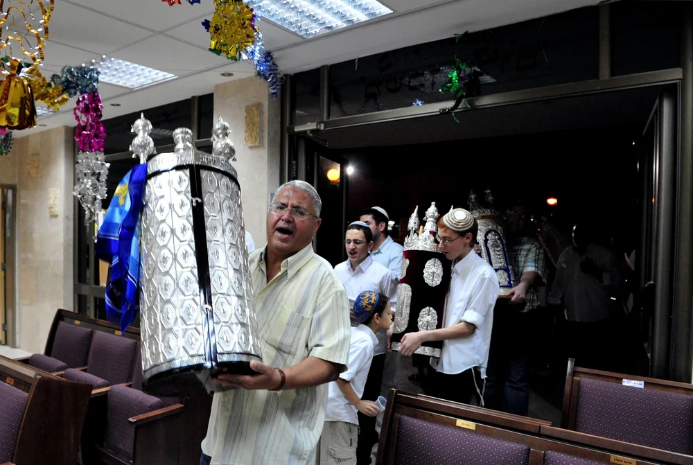 האם מניחים תפילין בשמיני עצרת? הנחת תפילין בשמיני עצרת