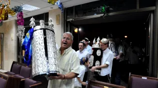 האם מניחים תפילין בשמיני עצרת?
