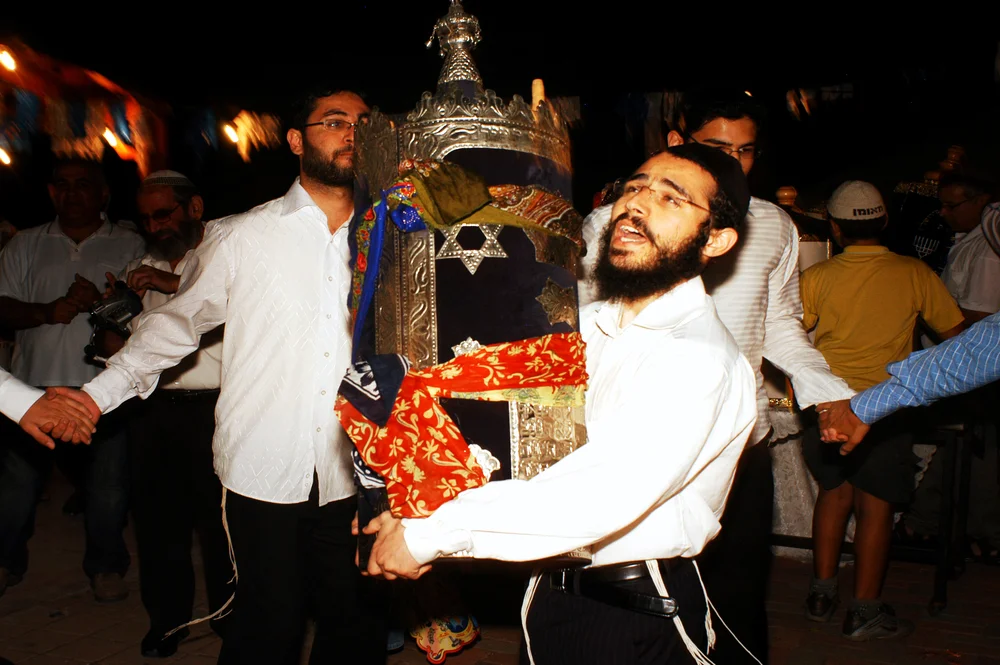 האם שמיני עצרת זה חג? שמיני עצרת חג בפני עצמו