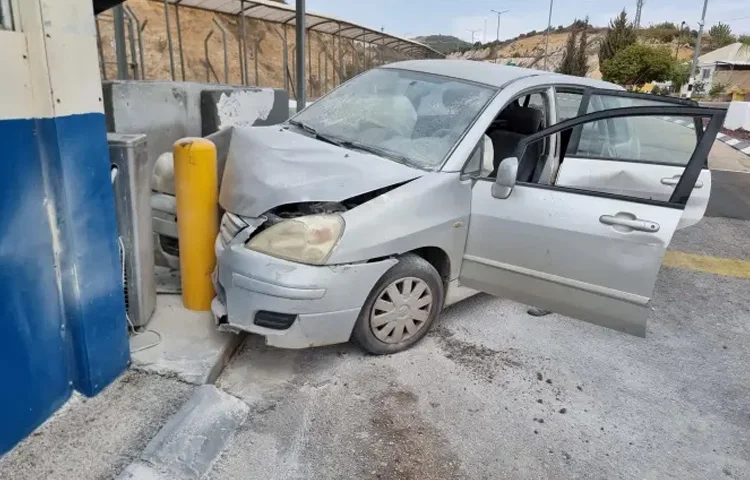 פיגוע במעבר ריחן