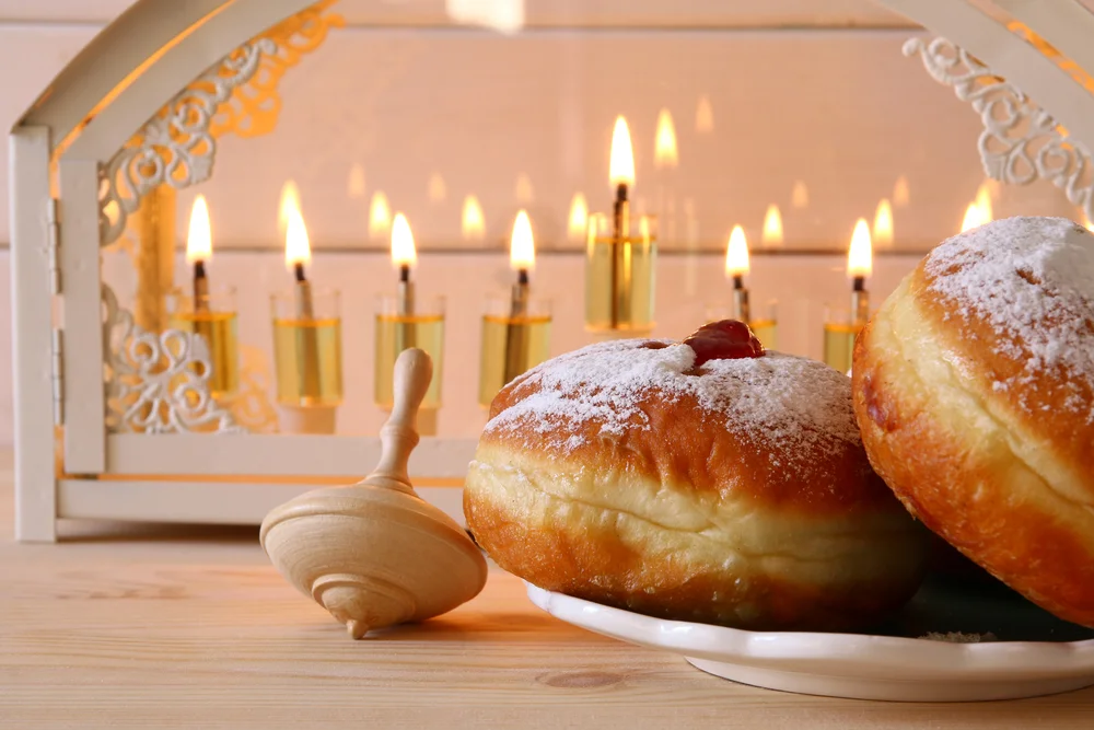 האם מותר לכבות נרות חנוכה? כיבוי נרות חנוכה לאחר חצי שעה