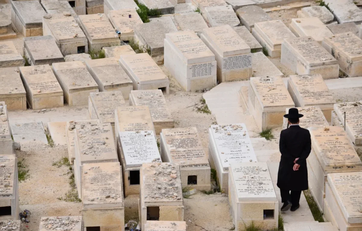 האם בחנוכה יושבים שבעה? האם חנוכה מבטל שבעה?