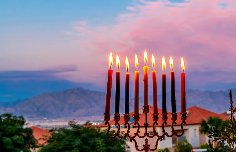 איך מדליקים נרות חנוכה? איפה מדליקים נרות חנוכה איך מדליקים נרות חנוכה? איפה מדליקים נרות חנוכה