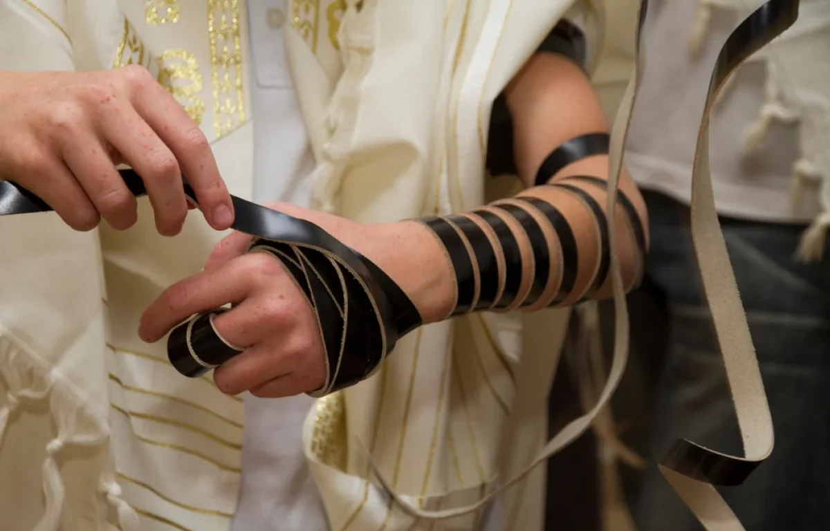 האם מניחים תפילין בחנוכה? הנחת תפילין בחנוכה