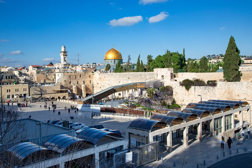 האם מותר להתקלח בעשרה בטבת? מקלחת ורחיצה בעשרה בטבת