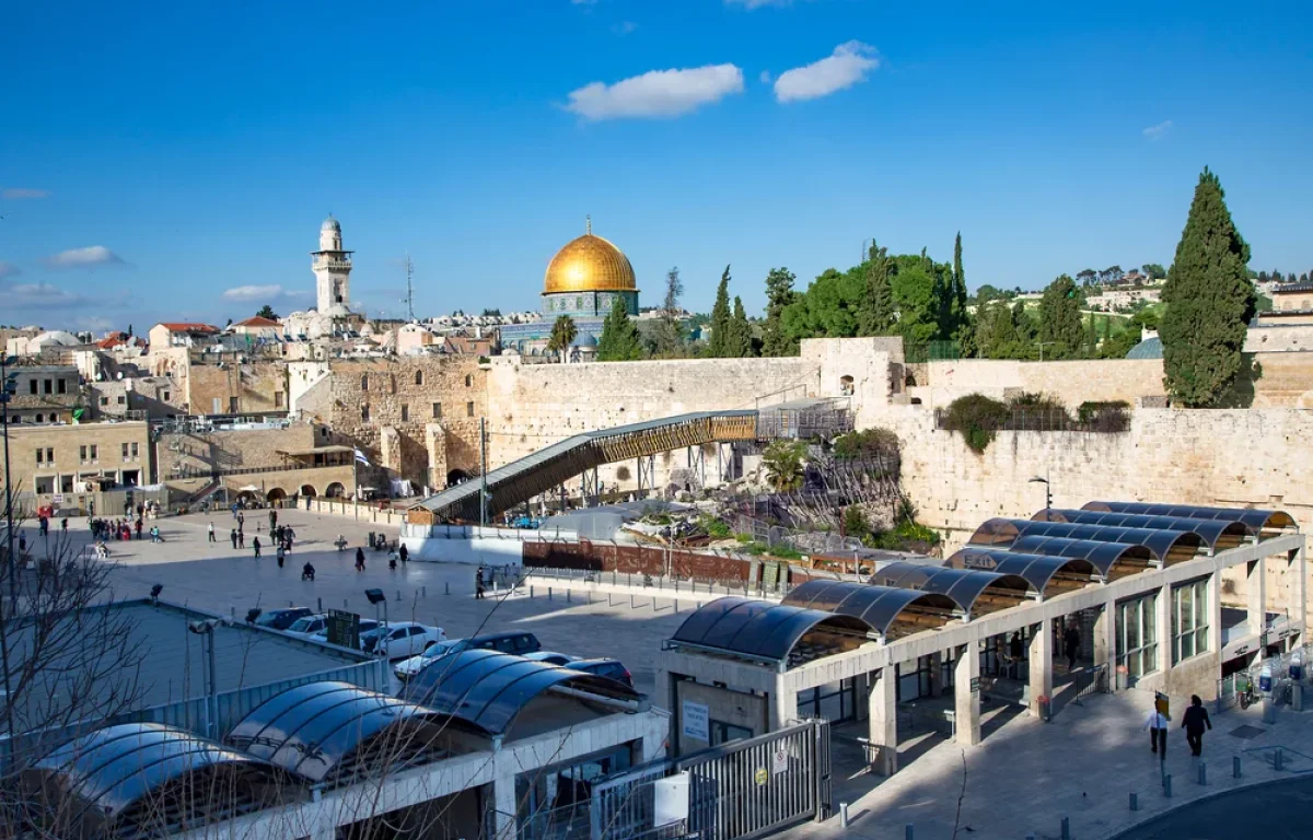 האם מותר להתקלח בעשרה בטבת? מקלחת ורחיצה בעשרה בטבת