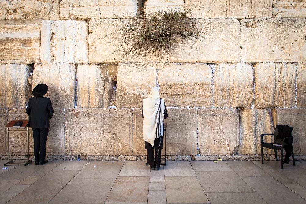 האם מותר להסתפר בעשרה בטבת? תספורת בעשרה בטבת