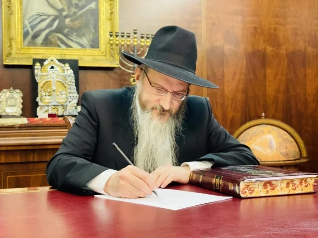 בכיר רוסי על חב"ד: "כת שדוגלת בעליונות על פני גזעים אחרים" בכיר רוסי על חב"ד: "כת שדוגלת בעליונות על פני גזעים אחרים"