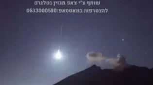 תיעוד מרהיב: נפילת מטאורים מעל הר געש