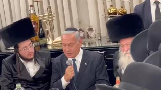 חוגגים ניצחון: נתניהו בשבע ברכות של הח"כ החרדי - צפו: