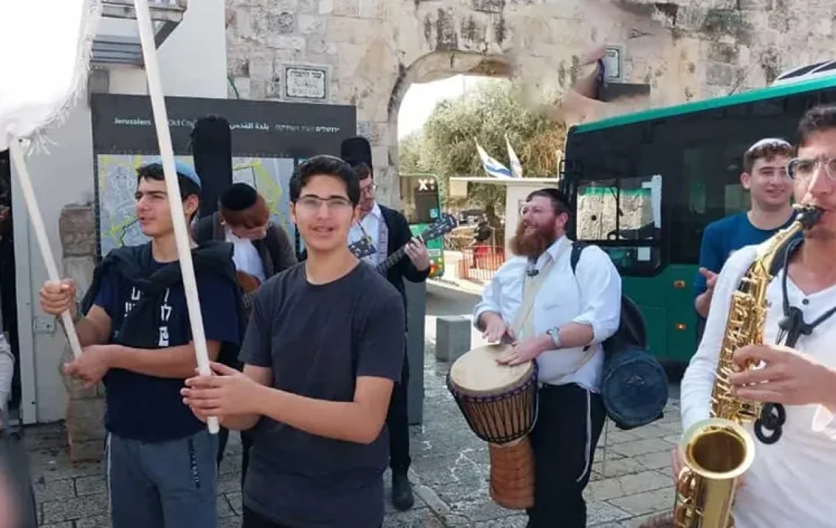 חגיגת בר מצווה בשריד בית המקדש חגיגת בר מצווה בשריד בית המקדש