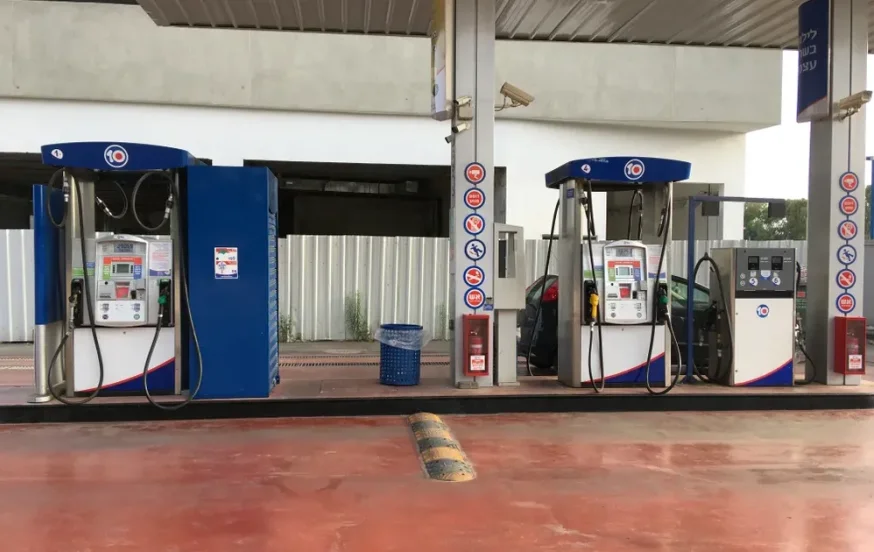"זו המדינה שלנו": כך נראית תחנת הדלק יום לאחר הפיגוע "זו המדינה שלנו": כך נראית תחנת הדלק יום לאחר הפיגוע