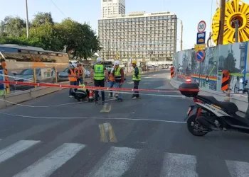 בולען נפער באבן גבירול: הנתיבים נחסמו