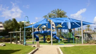 חדרה: ילד נפצע קשה לאחר שנפל ממתקן בגן שעשועים 