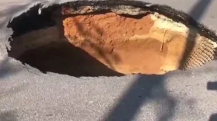 בולען נפער בנתיבי איילון: נתיבים נחסמו