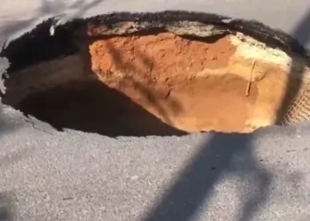 בולען נפער בנתיבי איילון: שלושה נתיבים נחסמו