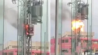 מפחיד: עמוד חשמל התפוצץ בלב פתח תקווה