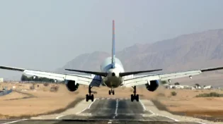 בקרוב: טלפונים יעבדו חופשי גם בזמן טיסה
