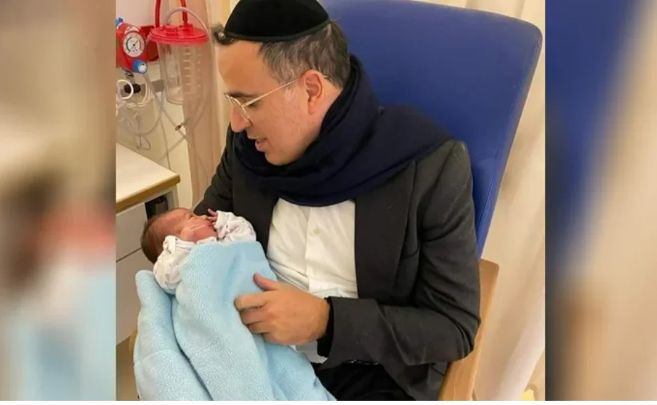 בשעה טובה: נכד ראשון נולד לזמר יעקב שוואקי בשעה טובה: נכד ראשון נולד לזמר יעקב שוואקי